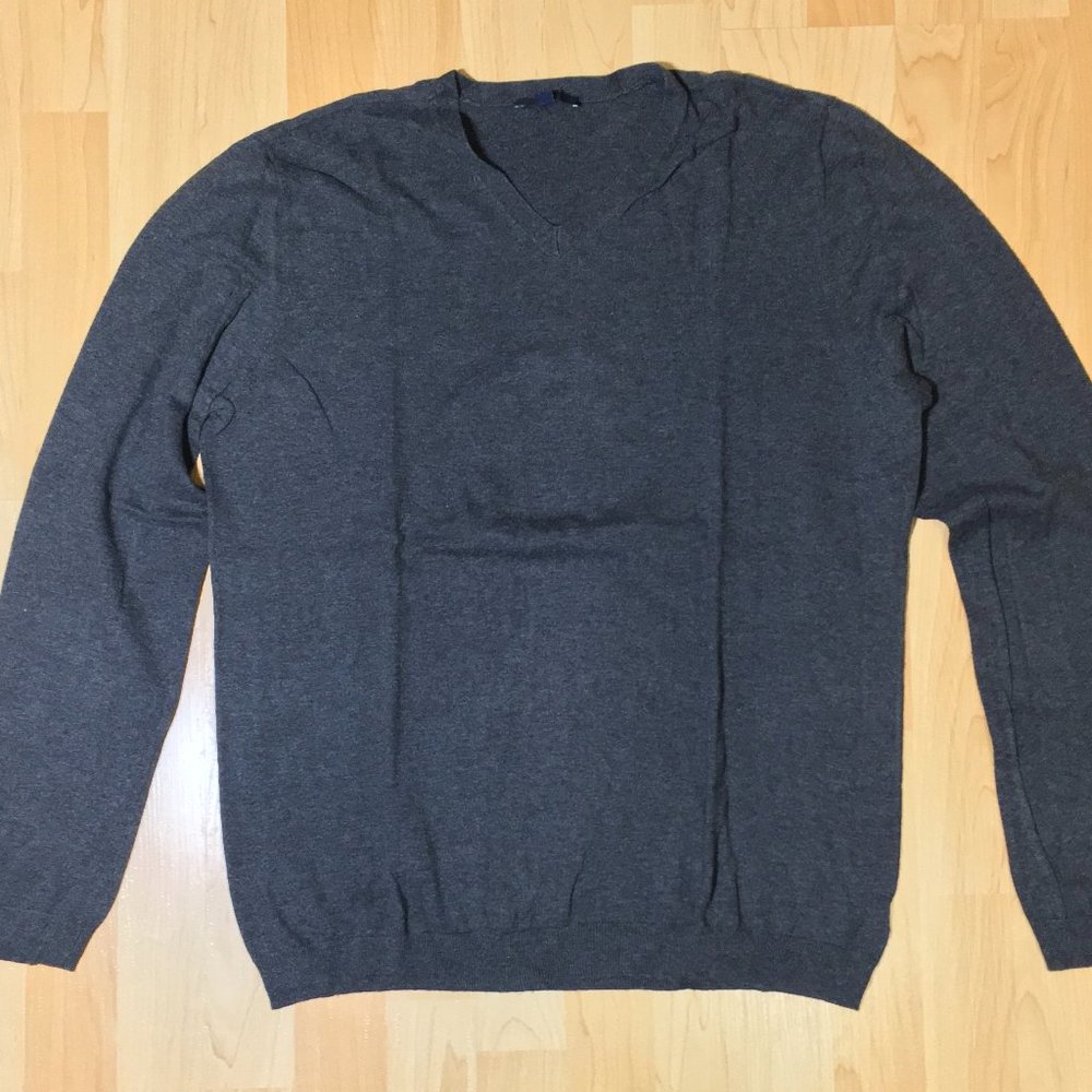 Gap Mens V-Neck Sweater - Large Grey